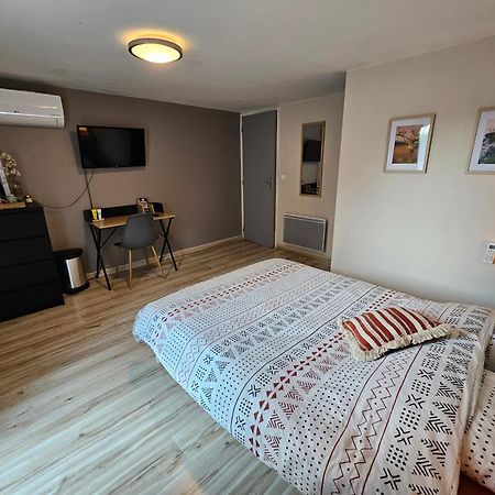Chambre d hôtes indépendante dans village médiéval Creissels Exterior foto