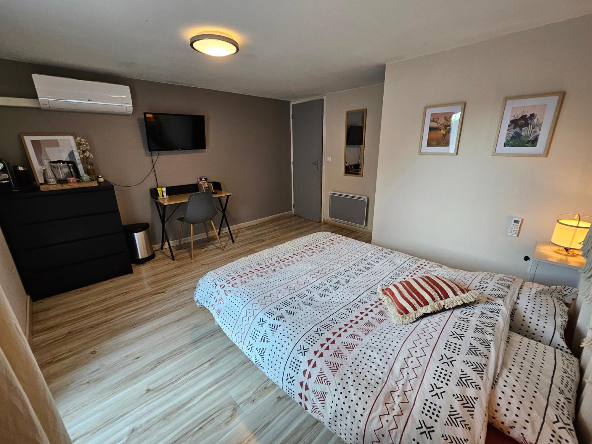 Chambre d hôtes indépendante dans village médiéval Creissels Exterior foto